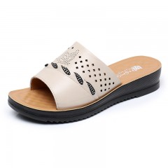 A New Summer Style Soft Sole Comfortable Sandal With Hollow Leather For Middle-Aged And Elderly Mothers, Sold Directly By The Manufacturer